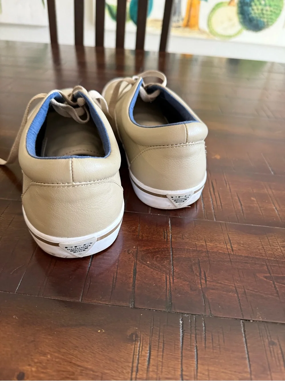 Columbia Beige Leather Low-Top Sneakers with Blue Lining